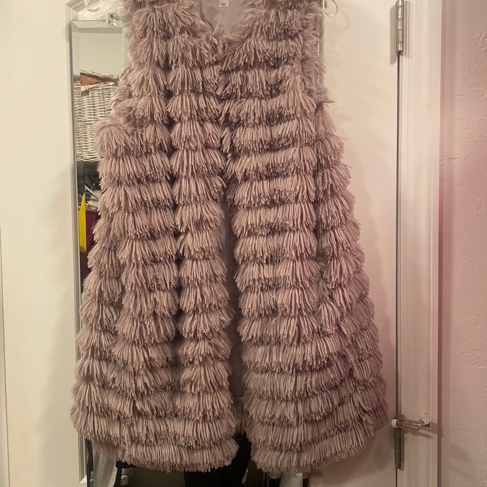 Faux fur vest pink Lily size large never worn